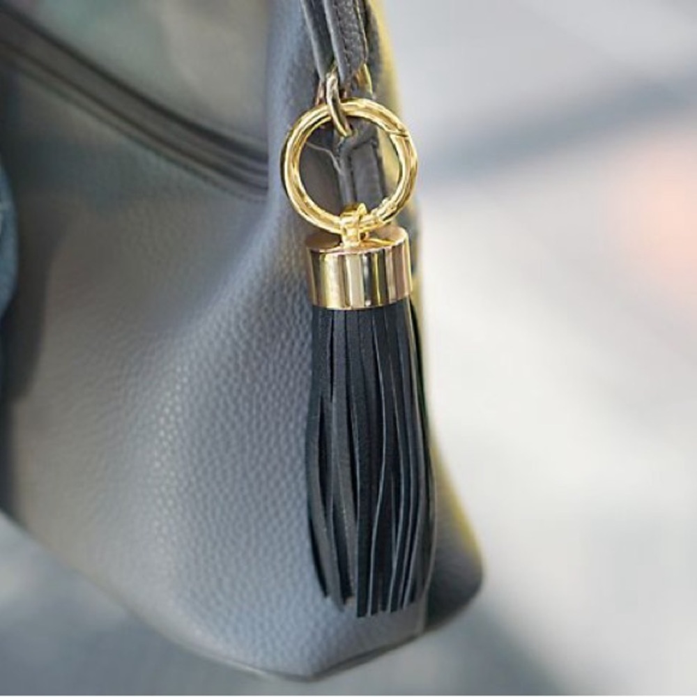 Limitless‎ Tassels with Built-in 2500Ah Power Bank